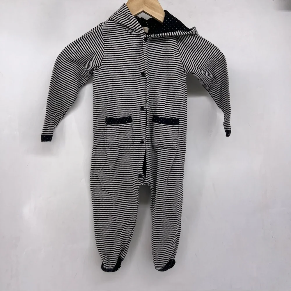 5/$25 Peek black and white Xl 18-24 one piece hoodie - Picture 4 of 4